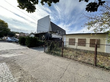 Продаю 2 квартиру на земле в центре г Николаев