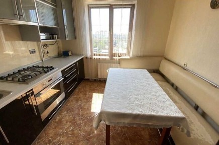 (8) Продається 2 кімнатна квартира район Ближнє Замостя 1200