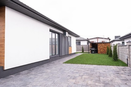 Сучасний будинок з ремонтом