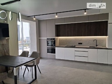 Продаж крутої, видової 2-х кімнатної квартири- студії у р-ні Казбету.