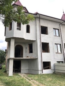 Продам прострий дюплекс з великою земельною ділянкою