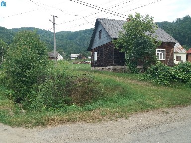 Продається будинок центр села Водиця.