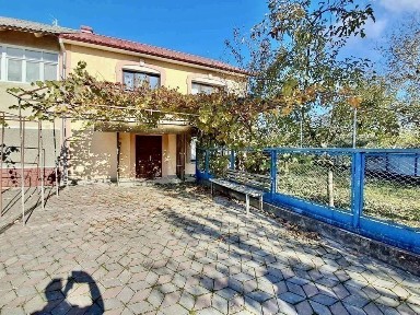 Продається 2-поверховий котедж