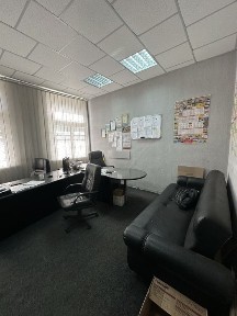 Продаж трикімнатної під офіс