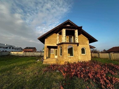 Продається 2 будинки в смт. Буштино