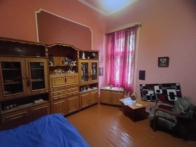 ПРОДАЖ великої (40 кв. м) 1 кімнатної КВАРТИРИ у ЦЕНТРІ, є підвал, гараж