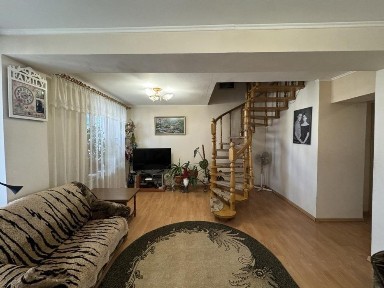 Продаж 4 кімнатної дворівневої квартири по вул. Грабянки