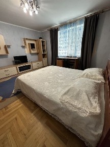 Київ, Святошинський, вулиця Депутатська 6