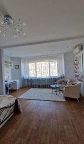 Продаж гарної 3 к. к. в новому домі за ТРЦ Магелан, Соляні