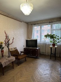 Продається 3-кімнатна квартира в районі Танку