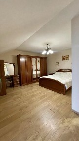 Продаж! Гарна дворівнева квартира в затишному районі міста!