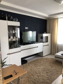 Продаж трикімнатної на Героїв України 26