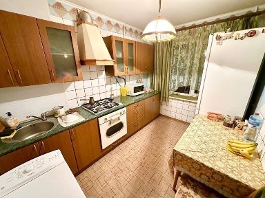 Продаж трикімнатної квартири на 2 поверсі!