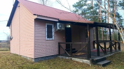 Будинок у ліса, у річки. Мальовниче місце.