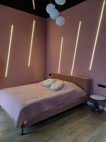 Здається 1 км квартира подобово, декілька годин.