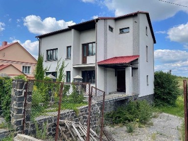 м. Рівне, вул. Полунична, 62