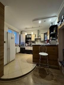 Продаж видової просторої квартири по вул. Святотроїцька 94