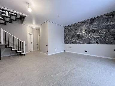 Продам таунхаус з сучасним ремонтом