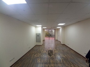 Днепр, Баррикадная ул., 1