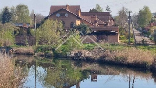 Продаж гарного будинку у центрi міста на пл. Визволення біля річки