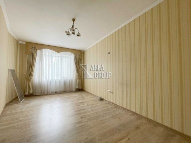 Центр міста! 1-кімнатна квартира-студія на 2-му поверсі.