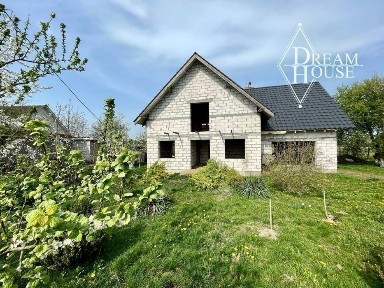 Продаж новозбудованого будинку поруч з лісом