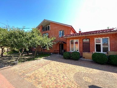 Осокорки. Аренда дома 350 м2. с бассейном и сауной. Метро Славутич 5км.