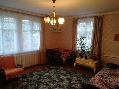 Продається частина будинку в місті