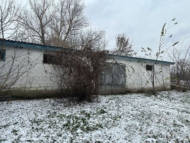 Продаж комерційної нерухомості у центрі смт Олишівка.