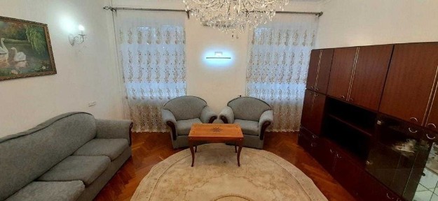 Продаётся двухкомнатная сталинка на ул. Екатерининская.