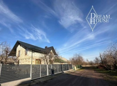 Продаж новозбудованого 2 поверхового будинку