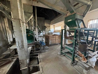 Продається виробничо-складськi примiщення з крупоцехом та обладнанням