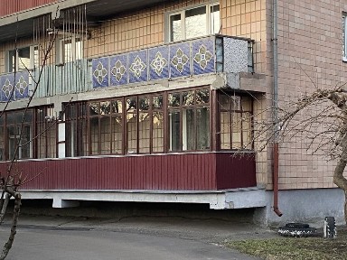 Продаж 4 кімнатноії квартири