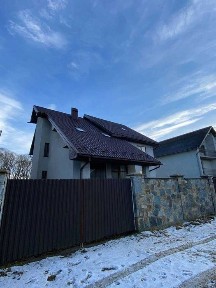 Продається будинок з зем діл в затишній місцевості готовий до ремонту