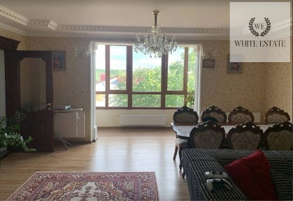 Продає 3 кім. квартири с. Підгороднє