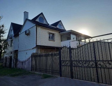 Великий будинок для великої родини