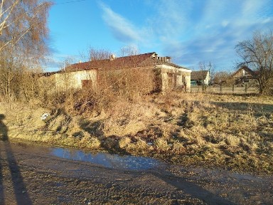 Житло, квартира, частина будинку і 0,07 га землі, міські комунікації