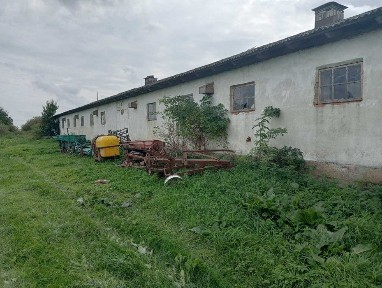 Продаж нежитлового приміщення (конюшня) в селі Гірське. (652 м. кв. )