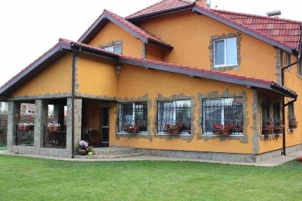 Продам будинок з євроремонтом та басейном, Старі Петрівці, вул. Садова