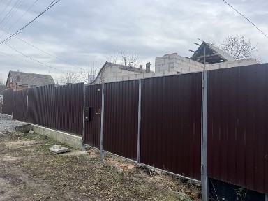 Ділянка з будинком під реконструкцію