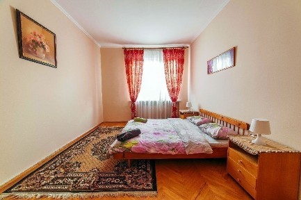 Двухкомнатная квартира на Театр. Площади. Центр