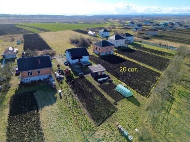 Продаж земельної ділянки з незавершеним будинком у с. Грушів