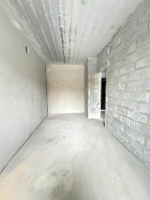 1к з балконом в ЗДАНОМУ будинку