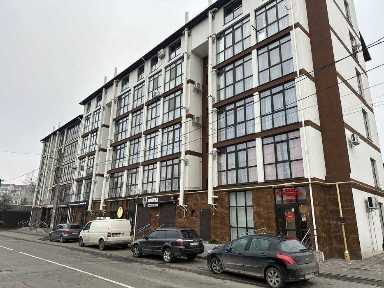 Продаж квартири із закриою територією по вул. Миру