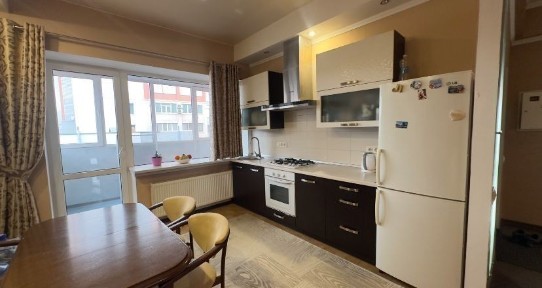 Продам 4-кімн. кв. 103,6 кв. м по вул. Горького, центр