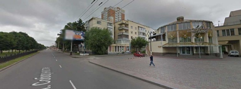 Центральна вулиця, окремий вхід