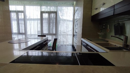 Аренда 5-комнатной квартиры 200 м², Лаврская ул., 7