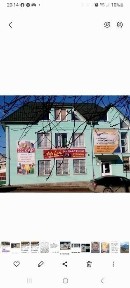 Продається трьохповерхова комерційна будівля, просторі зали для торгів