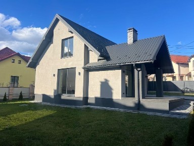 Продаж нового будинку з якісним ремонтом в елітному районі 