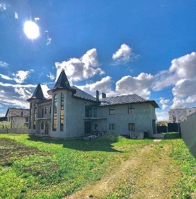 Продаж будинку в с. Чагор. 400м2 (вул. Спортивна) + ділянка 10 соток